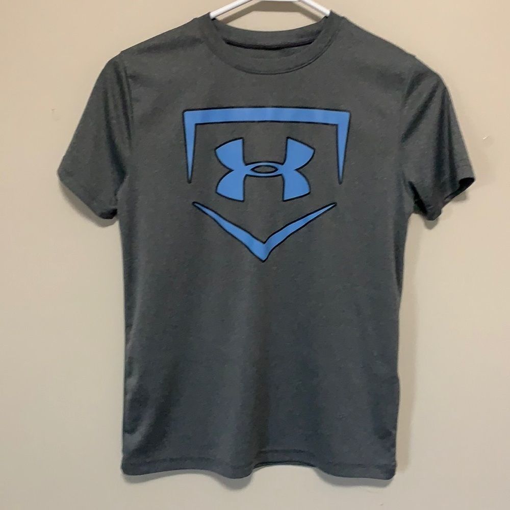 Under Armour T-shirt SZ Medium